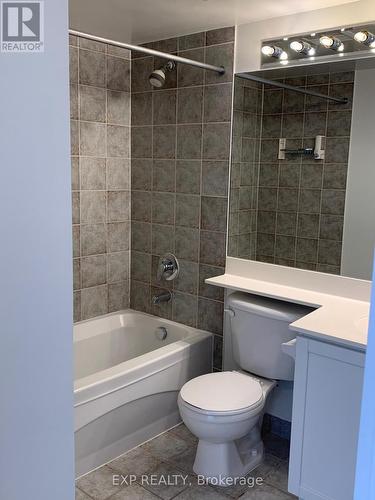 2120 - 25 Kingsbridge Garden Circle, Mississauga, ON - Indoor Photo Showing Bathroom