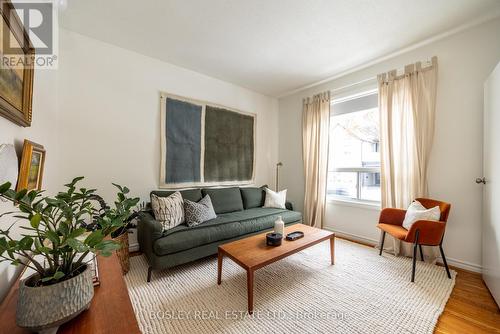 54 Lansdowne Avenue, Toronto, ON - Indoor Photo Showing Living Room