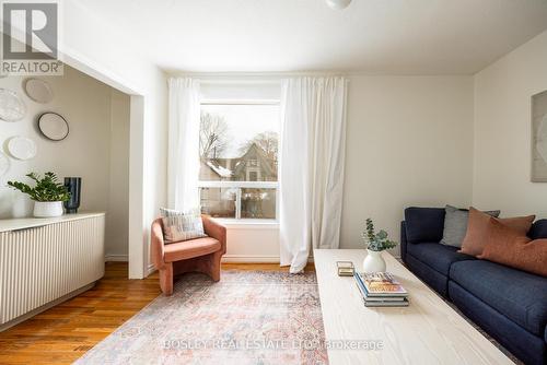 54 Lansdowne Avenue, Toronto, ON - Indoor Photo Showing Living Room