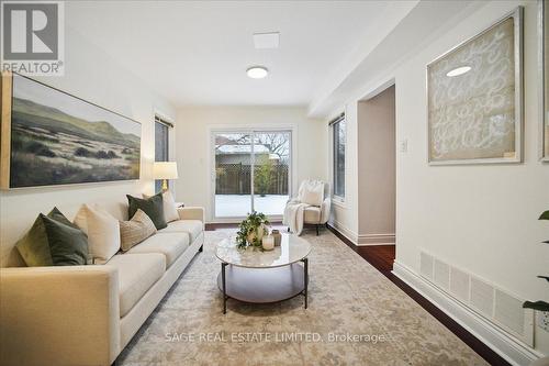 3036 Swansea Drive, Oakville, ON - Indoor Photo Showing Living Room