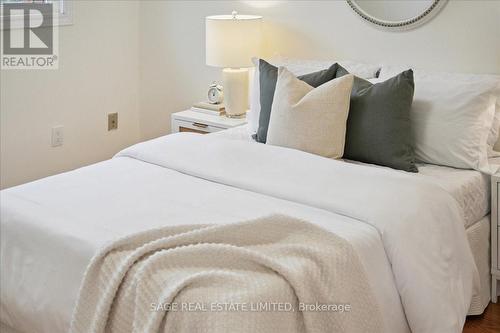 3036 Swansea Drive, Oakville, ON - Indoor Photo Showing Bedroom
