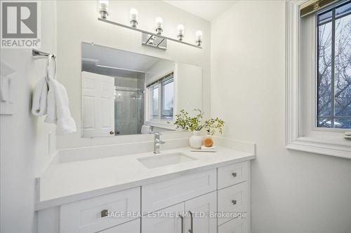 3036 Swansea Drive, Oakville, ON - Indoor Photo Showing Bathroom