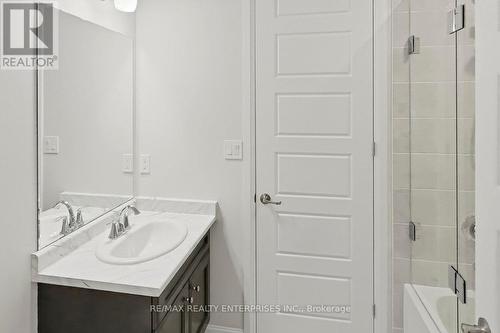 355 Wisteria Way, Oakville, ON - Indoor Photo Showing Bathroom