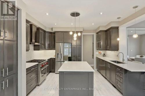 355 Wisteria Way, Oakville, ON - Indoor Photo Showing Kitchen With Upgraded Kitchen