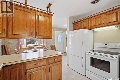3 Valens Drive, Saskatoon, SK - Indoor Photo Showing Kitchen