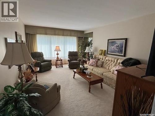 3 Valens Drive, Saskatoon, SK - Indoor Photo Showing Living Room