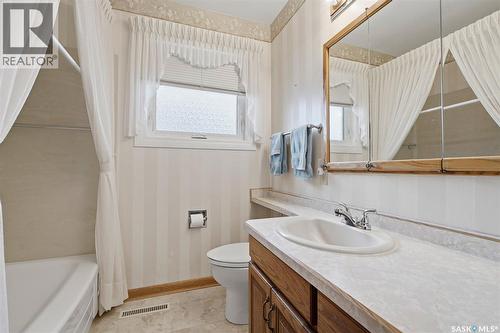 3 Valens Drive, Saskatoon, SK - Indoor Photo Showing Bathroom