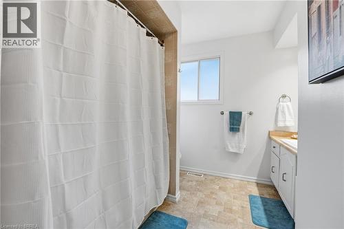 Main Bathroom - 23 Vance Crescent, Waterdown, ON - Indoor Photo Showing Bathroom
