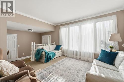 23 Vance Crescent, Waterdown, ON - Indoor Photo Showing Living Room