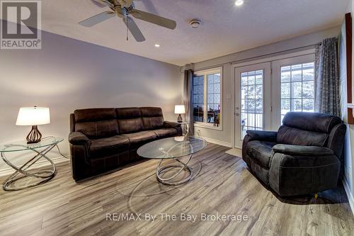 65 Meadow Lane, Wasaga Beach, ON - Indoor Photo Showing Living Room