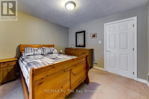 65 Meadow Lane, Wasaga Beach, ON - Indoor Photo Showing Bedroom