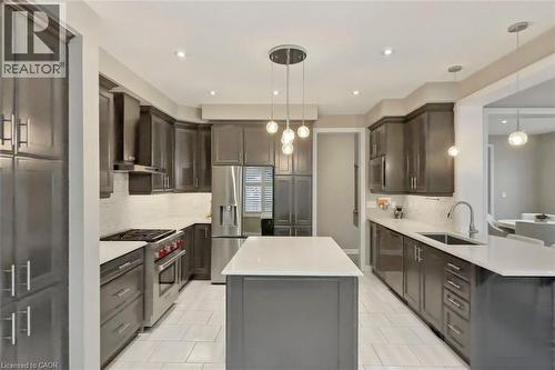 355 Wisteria Way, Oakville, ON - Indoor Photo Showing Kitchen With Upgraded Kitchen