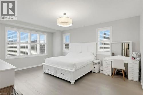 355 Wisteria Way, Oakville, ON - Indoor Photo Showing Bedroom