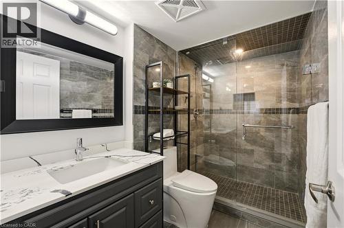 1045 Nadalin Heights Unit# 108, Milton, ON - Indoor Photo Showing Bathroom