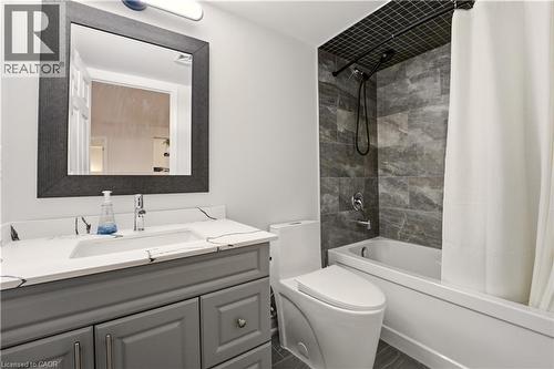 1045 Nadalin Heights Unit# 108, Milton, ON - Indoor Photo Showing Bathroom