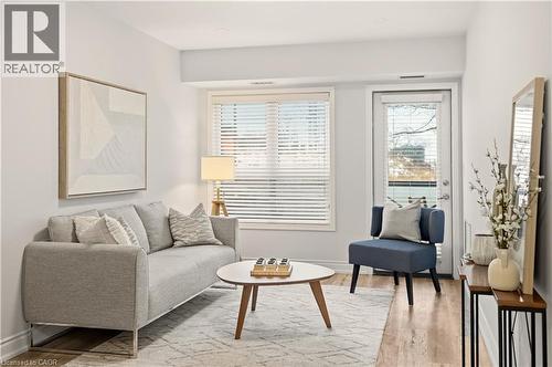 1045 Nadalin Heights Unit# 108, Milton, ON - Indoor Photo Showing Living Room
