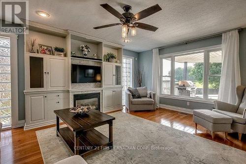 157 Wheeler Avenue, Thames Centre, ON - Indoor Photo Showing Living Room With Fireplace