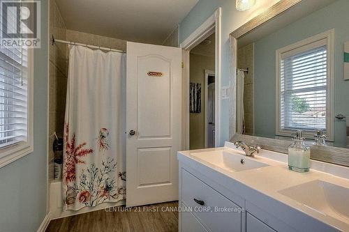 157 Wheeler Avenue, Thames Centre, ON - Indoor Photo Showing Bathroom