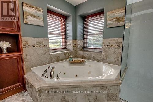 MASTER ENSUITE - 157 Wheeler Avenue, Thames Centre, ON - Indoor Photo Showing Bathroom