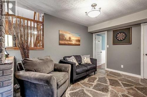 157 Wheeler Avenue, Thames Centre, ON - Indoor Photo Showing Other Room