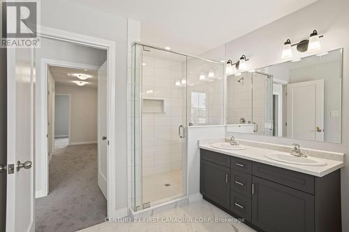 6901 Heathwoods Avenue, London South (South V), ON - Indoor Photo Showing Bathroom