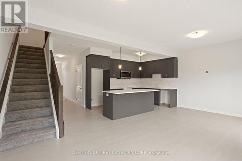 6905 Heathwoods Avenue, London South (South V), ON - Indoor Photo Showing Kitchen