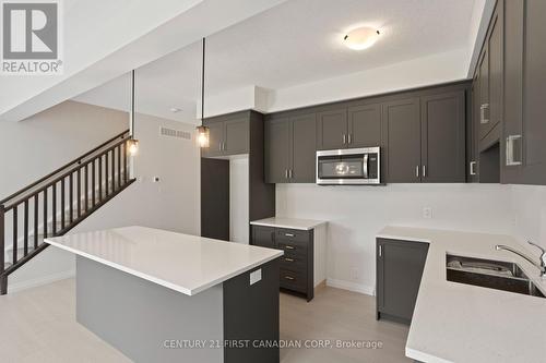 6909 Heathwoods Avenue, London South (South V), ON - Indoor Photo Showing Kitchen