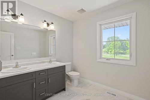 6893 Heathwoods Avenue, London South (South V), ON - Indoor Photo Showing Bathroom