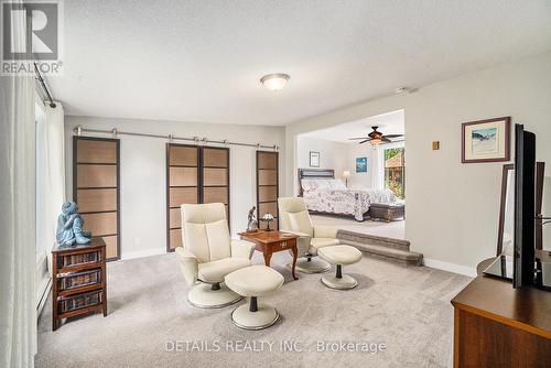 899 Concession 1 Road, Alfred And Plantagenet, ON - Indoor Photo Showing Living Room