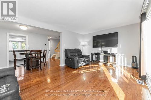 51 - 1803 Lamoureux Drive, Ottawa, ON - Indoor Photo Showing Living Room