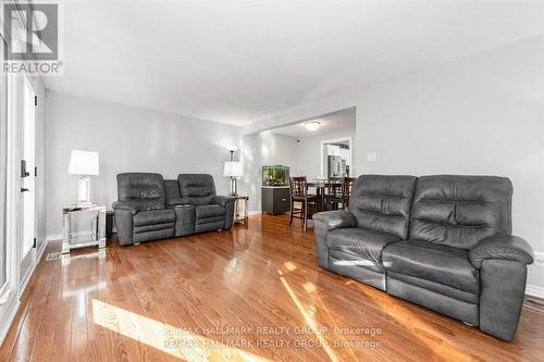 51 - 1803 Lamoureux Drive, Ottawa, ON - Indoor Photo Showing Living Room
