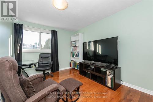 51 - 1803 Lamoureux Drive, Ottawa, ON - Indoor Photo Showing Living Room