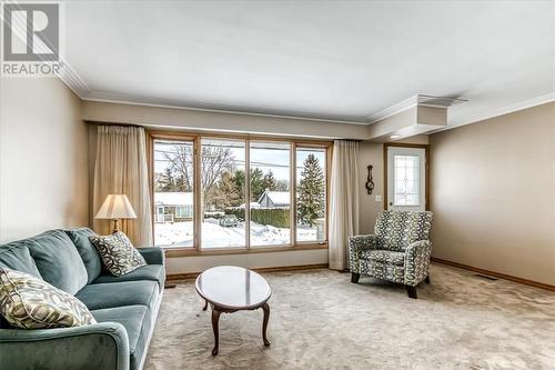 147 Cranbrook Crescent, Sudbury, ON - Indoor Photo Showing Living Room