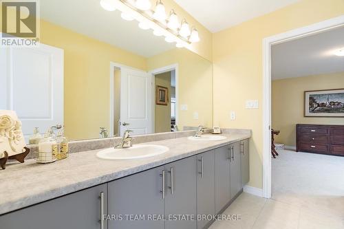 1041 Wickham Road, Innisfil, ON - Indoor Photo Showing Bathroom