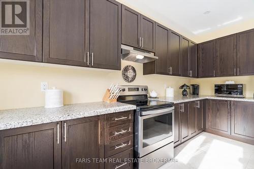 1041 Wickham Road, Innisfil, ON - Indoor Photo Showing Kitchen