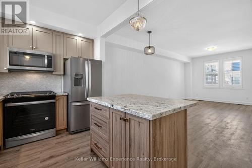 10 Danielle Crescent, Midland, ON - Indoor Photo Showing Kitchen With Upgraded Kitchen
