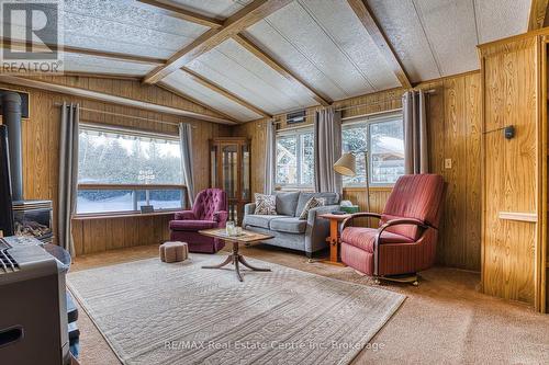 54 First Avenue, Wellington North, ON - Indoor Photo Showing Living Room