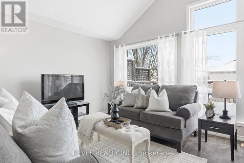 617 Clancy Crescent, Peterborough (Otonabee Ward 1), ON - Indoor Photo Showing Living Room