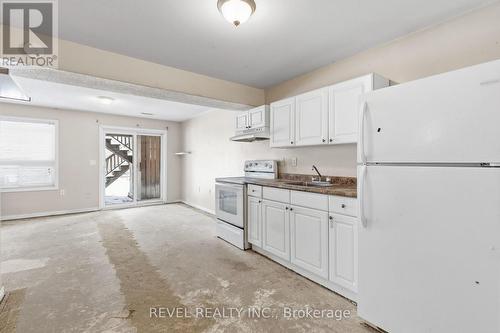 617 Clancy Crescent, Peterborough (Otonabee Ward 1), ON - Indoor Photo Showing Kitchen
