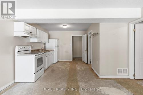 617 Clancy Crescent, Peterborough (Otonabee Ward 1), ON - Indoor Photo Showing Kitchen