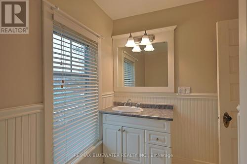 181 Parkhill Main Street, North Middlesex (Parkhill), ON - Indoor Photo Showing Bathroom