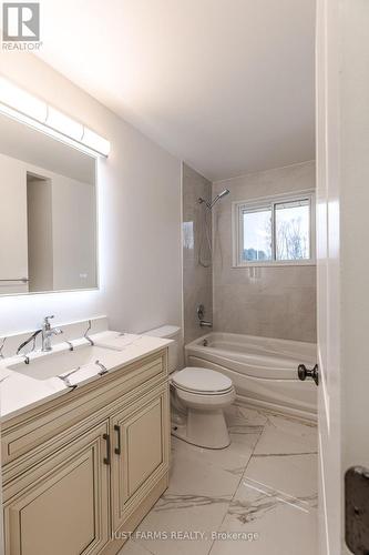612 Trillium Drive, Southwest Middlesex, ON - Indoor Photo Showing Bathroom
