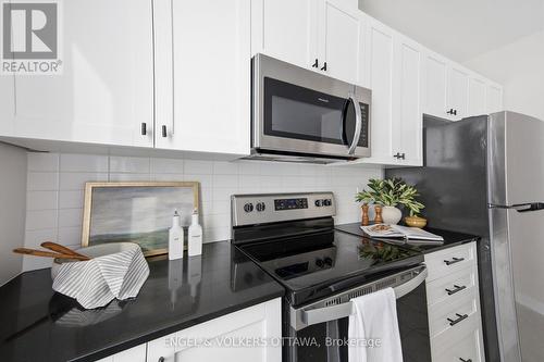 302 Canadensis Lane, Ottawa, ON - Indoor Photo Showing Kitchen