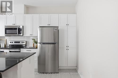 302 Canadensis Lane, Ottawa, ON - Indoor Photo Showing Kitchen