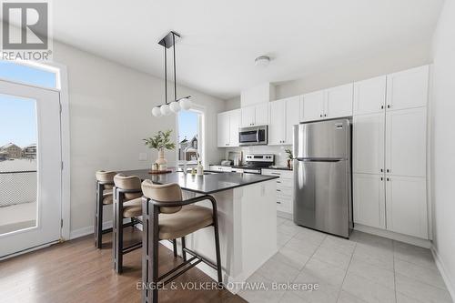 302 Canadensis Lane, Ottawa, ON - Indoor Photo Showing Kitchen