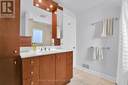 Main bathroom 4 piece - 