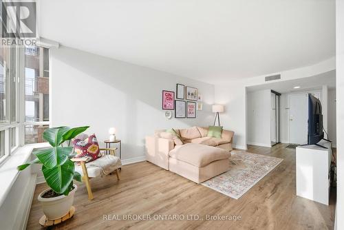 703 - 100 Grant Carman Drive, Ottawa, ON - Indoor Photo Showing Living Room