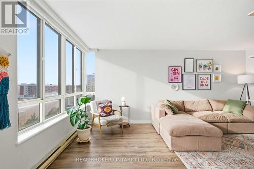 703 - 100 Grant Carman Drive, Ottawa, ON - Indoor Photo Showing Living Room