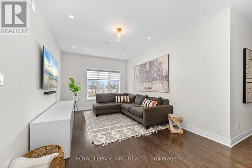 25 Philmori Boulevard, Pelham (Fonthill), ON - Indoor Photo Showing Living Room