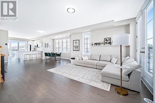 1 Clarington Boulevard, Clarington, ON - Indoor Photo Showing Living Room